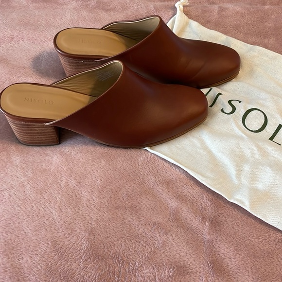 COPY - Nisolo All-Day Heeled Mule - Picture 1 of 5